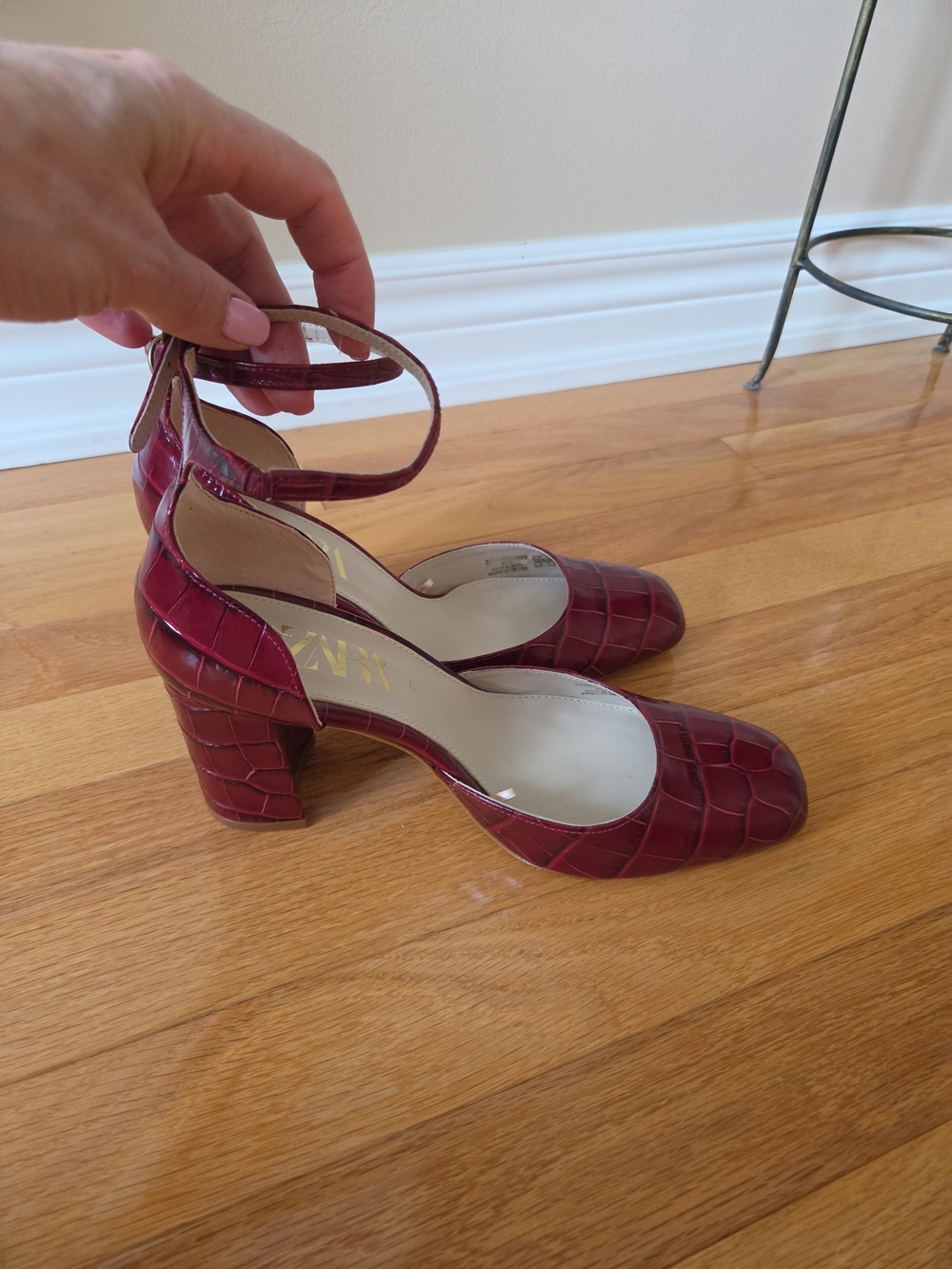Zara  Deep  Red Croc-Embossed Block Heel Pump with Ankle Strap .new without tags - Picture 7 of 11